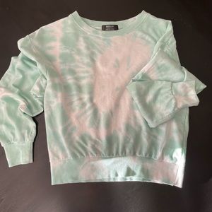 Tye Dye slightly cropped sweatshirt size:small by :Jolie&Joy